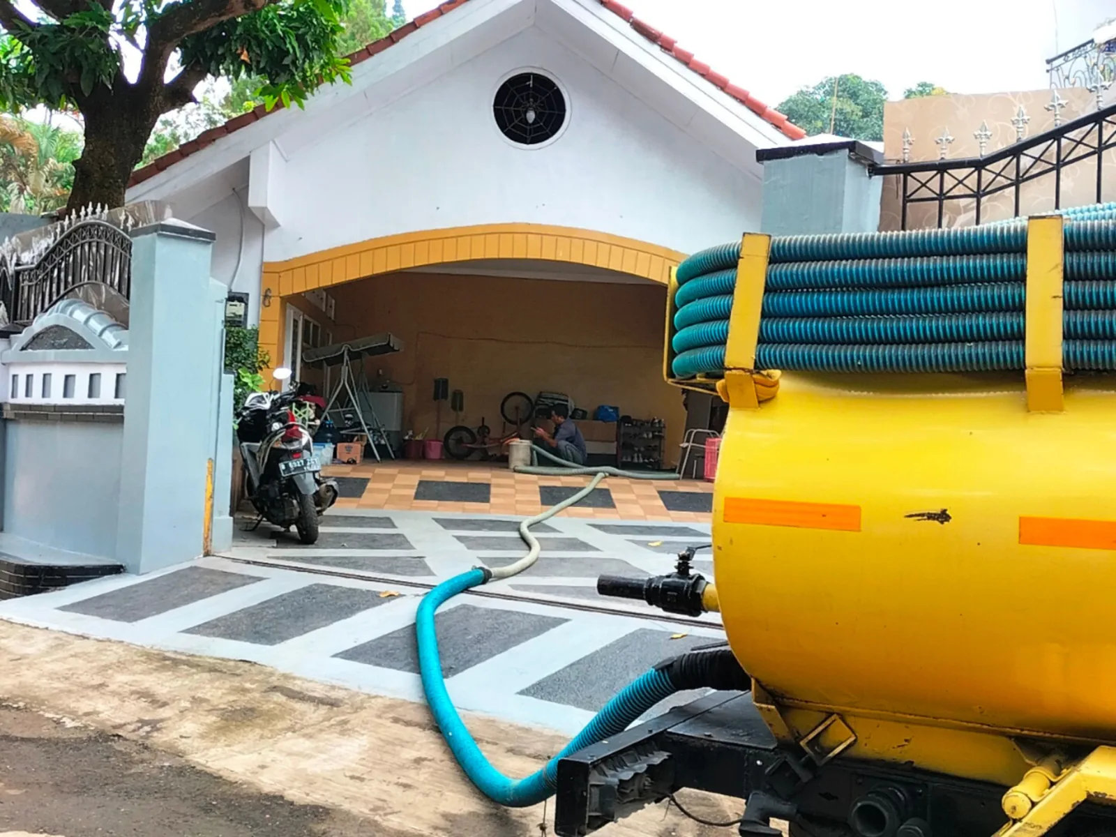 Mobil sedot WC CV Karya Utama Solusi untuk layanan Kabupaten Tangerang