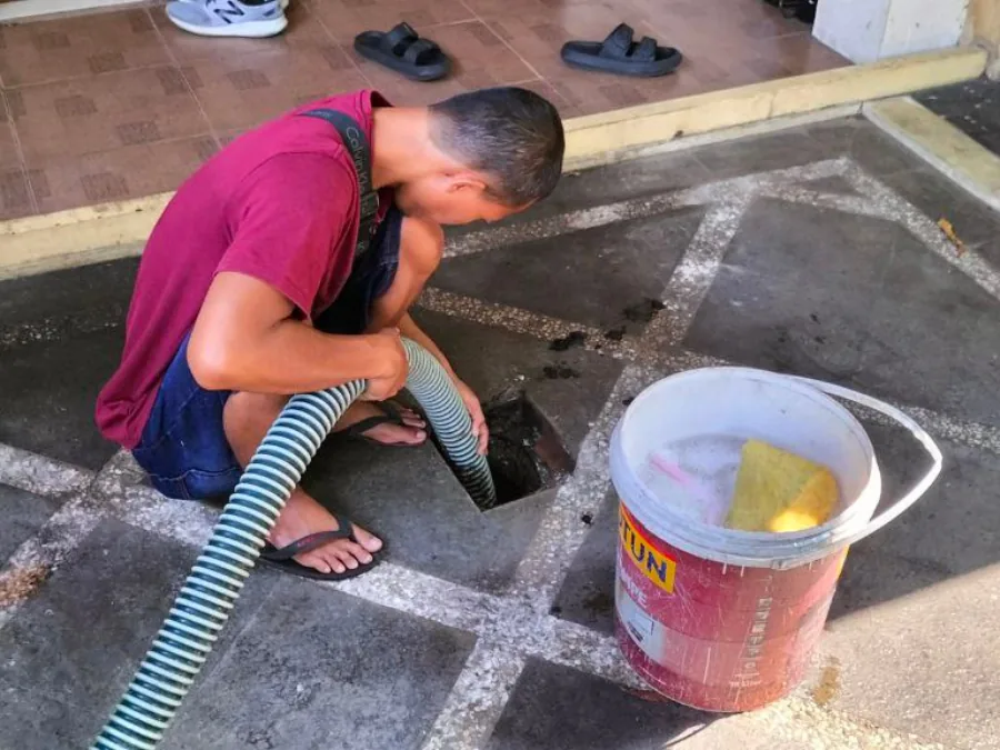 Akses selang sedot WC untuk titik septic tank di Jakarta Utara